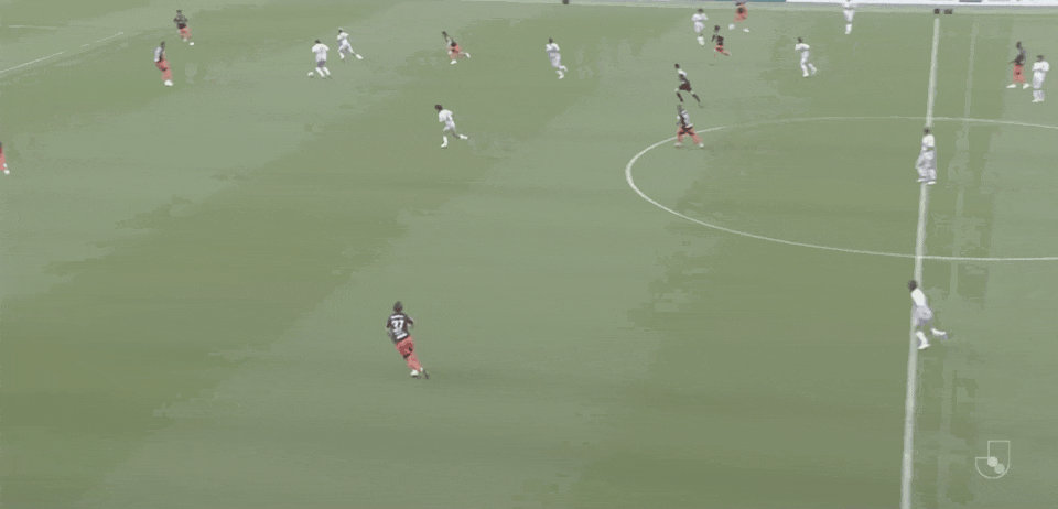 yl7703永利-⚽日职乙半场：卡普里尼造险，RB大宫松鼠暂0-0爱媛FC